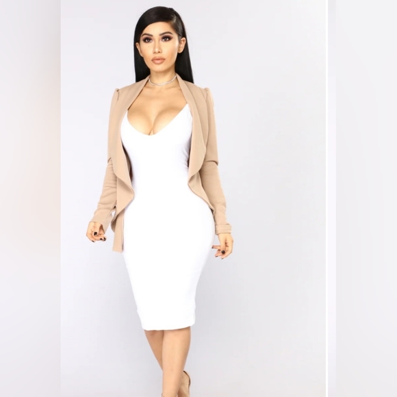 Fashion Nova Jackets & Blazers - NWOT FASHIONOVA MEET AND GREAT BLAZER SIZE MEDIUM TAN